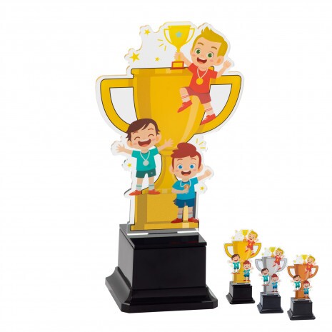 Všeobecná chlapca kids akrylová trofej