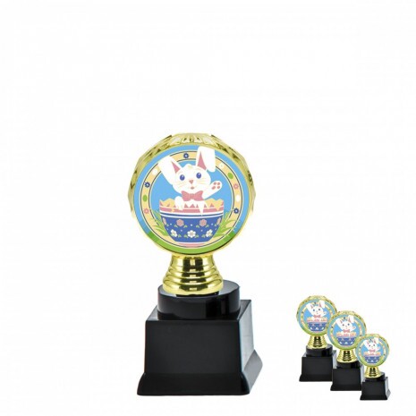 Veľkonočný zajačik na čiernom blokovom podstavci