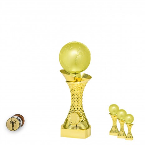 Futbalová lopta na zlatom stĺpovom stojane