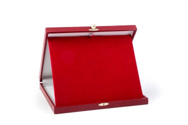 Krabička na plaketu s koženým vzhľadom v bordovej farbe
