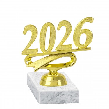 2026 figúrka na mramorovom podstavc