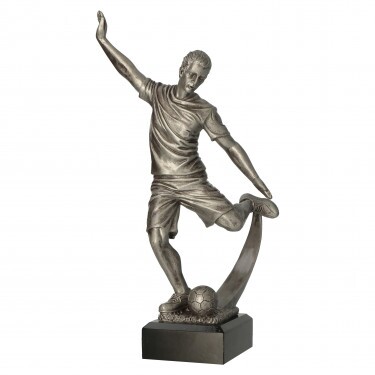 Futbalista socha z živice