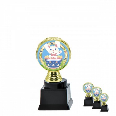 Veľkonočný zajačik na čiernom blokovom podstavci