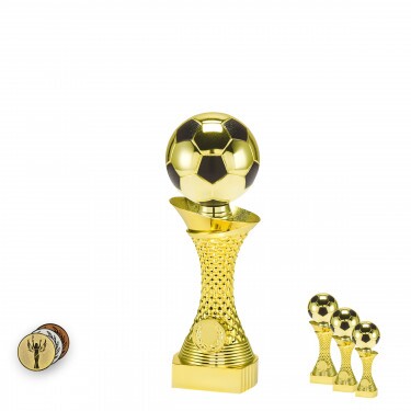 Futbalová lopta na zlatom stĺpovom stojane A