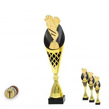Futbal brankár na čierno-zlatej trofeji