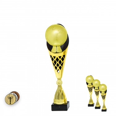 Futbalová lopta na čierno-zlatej trofeji