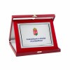 Krabička na plaketu s koženým vzhľadom v bordovej farbe