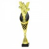 Motokára na čierno-zlatej trofeji